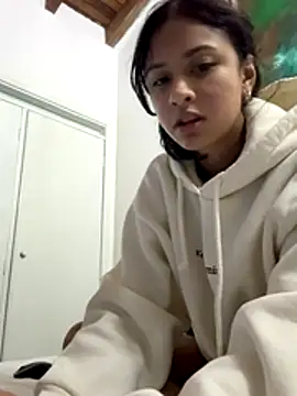 Snapshot of lynn9000 chatting on November 2025 04:03:02 AM lynn9000 online show from November 2025 04:03:02 AM