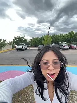 Snapshot of lynn9000 chatting on December 2025 08:28:02 PM lynn9000 online show from December 2025 08:28:02 PM