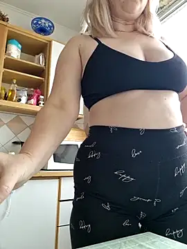 Snapshot of Xseniy chatting on November 2025 06:25:01 AM Xseniy online show from November 2025 06:25:01 AM