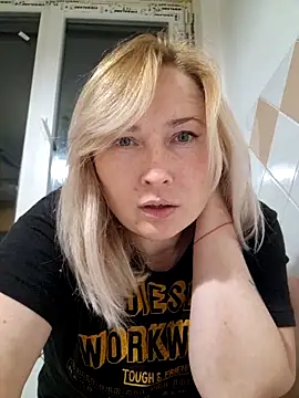 Snapshot of Xseniy chatting on November 2025 06:42:02 PM Xseniy online show from November 2025 06:42:02 PM