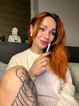 Snapshot of SaraLow chatting on October 2025 01:15:01 AM SaraLow online show from October 2025 01:15:01 AM