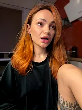 Snapshot of SaraLow chatting on October 2025 01:03:01 AM SaraLow online show from October 2025 01:03:01 AM