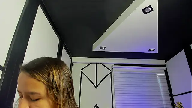 Snapshot of ElaBourn_ chatting on September 2025 01:13:01 PM ElaBourn online show from September 2025 01:13:01 PM