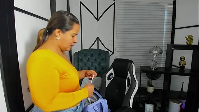 Snapshot of ElaBourn_ chatting on September 2025 12:54:02 PM ElaBourn online show from September 2025 12:54:02 PM