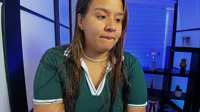 Snapshot of ElaBourn_ chatting on October 2025 01:33:02 PM ElaBourn online show from October 2025 01:33:02 PM