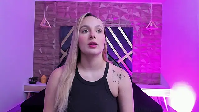 Emmaa white  online show from February 2026 05:20:01 PM