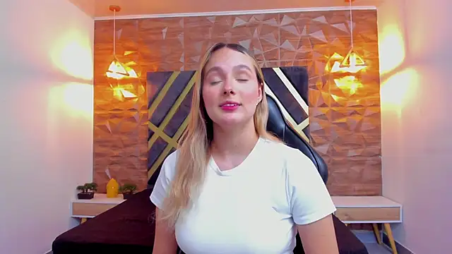 Emmaa white  online show from March 2026 05:19:02 PM