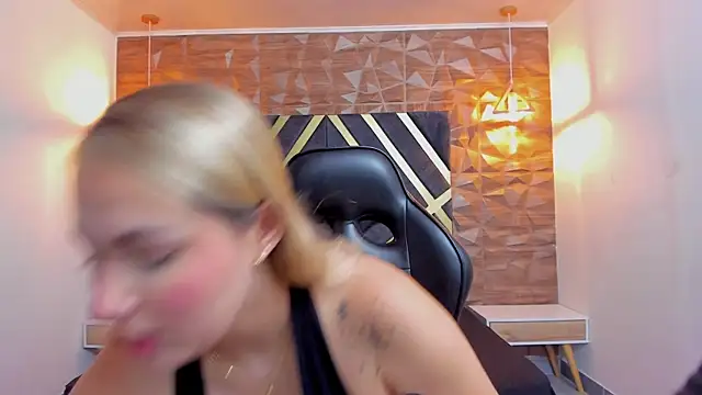 Emmaa white  online show from May 2026 05:18:01 PM