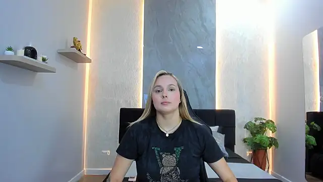 Emmaa white  online show from May 2026 05:31:02 PM