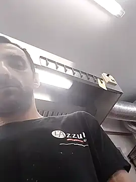 hotmen83 online show from October 2025 09:39:02 AM