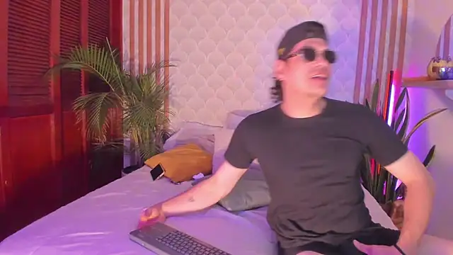 Snapshot of Cristian_blaze chatting on November 2025 07:19:01 AM Cristian blaze online show from November 2025 07:19:01 AM