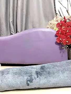 Snapshot of Jess-Thuy chatting on October 2025 02:18:02 PM Jess-Thuy online show from October 2025 02:18:02 PM