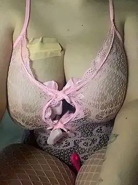 Snapshot of emiliafrancaise chatting on February 2026 06:48:01 PM emiliafrancaise online show from February 2026 06:48:01 PM