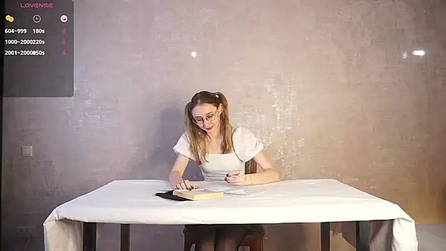 Snapshot of BeatrixHiett chatting on October 2025 03:59:02 AM BeatrixHiett online show from October 2025 03:59:02 AM