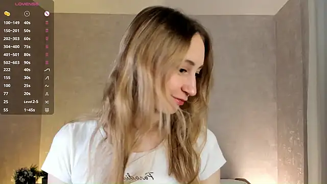 Snapshot of BeatrixHiett chatting on October 2025 03:07:02 AM BeatrixHiett online show from October 2025 03:07:02 AM