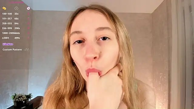 Snapshot of BeatrixHiett chatting on November 2025 04:37:01 AM BeatrixHiett online show from November 2025 04:37:01 AM