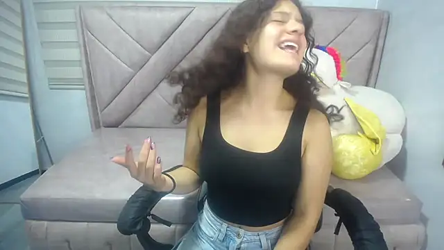 Snapshot of Velvet_Moon_V chatting on September 2025 01:33:01 PM Velvet Moon V online show from September 2025 01:33:01 PM