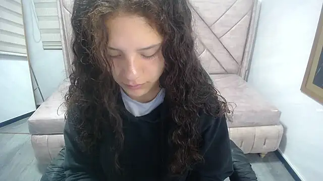 Snapshot of Velvet_Moon_V chatting on September 2025 01:05:02 PM Velvet Moon V online show from September 2025 01:05:02 PM