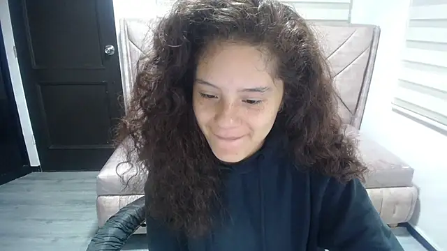 Snapshot of Velvet_Moon_V chatting on October 2025 01:11:01 PM Velvet Moon V online show from October 2025 01:11:01 PM