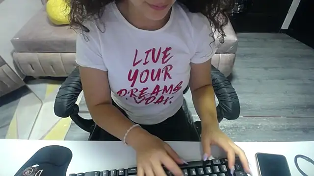 Snapshot of Velvet_Moon_V chatting on October 2025 01:12:02 PM Velvet Moon V online show from October 2025 01:12:02 PM