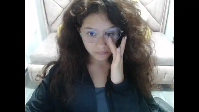 Snapshot of Velvet_Moon_V chatting on October 2025 01:25:01 PM Velvet Moon V online show from October 2025 01:25:01 PM