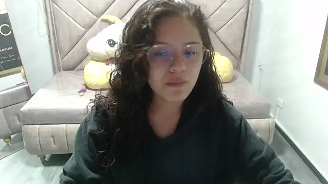 Snapshot of Velvet_Moon_V chatting on October 2025 01:13:01 PM Velvet Moon V online show from October 2025 01:13:01 PM