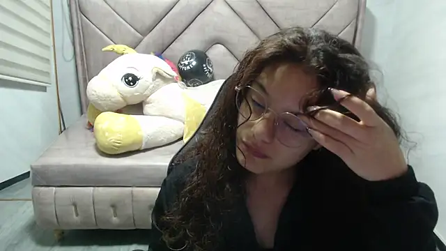 Snapshot of Velvet_Moon_V chatting on October 2025 01:23:04 PM Velvet Moon V online show from October 2025 01:23:04 PM