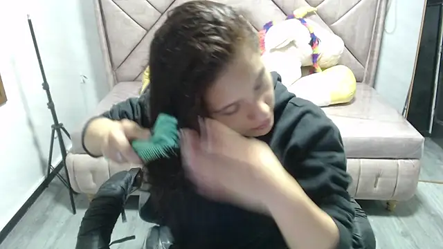 Snapshot of Velvet_Moon_V chatting on November 2025 12:27:01 PM Velvet Moon V online show from November 2025 12:27:01 PM