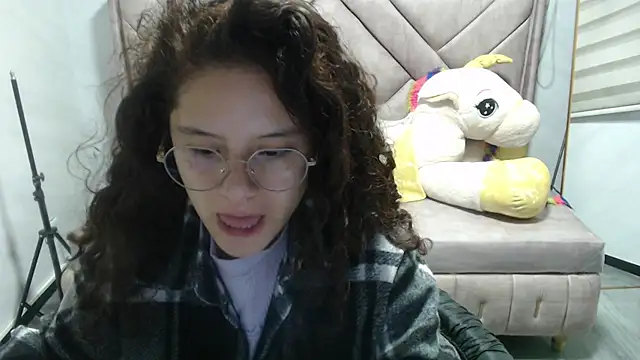 Snapshot of Velvet_Moon_V chatting on November 2025 01:10:01 PM Velvet Moon V online show from November 2025 01:10:01 PM