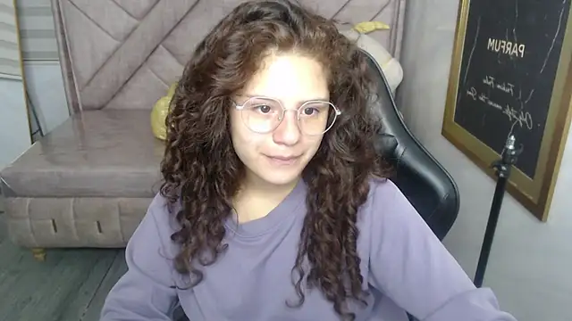 Snapshot of Velvet_Moon_V chatting on November 2025 01:22:02 PM Velvet Moon V online show from November 2025 01:22:02 PM