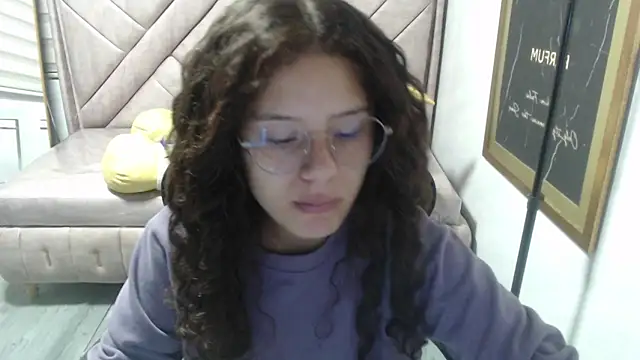 Snapshot of Velvet_Moon_V chatting on November 2025 01:11:01 PM Velvet Moon V online show from November 2025 01:11:01 PM