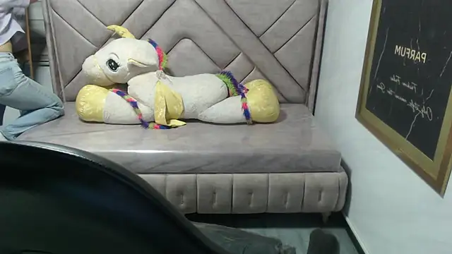 Snapshot of Velvet_Moon_V chatting on December 2025 01:31:02 PM Velvet Moon V online show from December 2025 01:31:02 PM