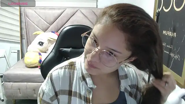 Snapshot of Velvet_Moon_V chatting on December 2025 01:09:02 PM Velvet Moon V online show from December 2025 01:09:02 PM