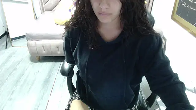 Snapshot of Velvet_Moon_V chatting on December 2025 01:26:01 PM Velvet Moon V online show from December 2025 01:26:01 PM