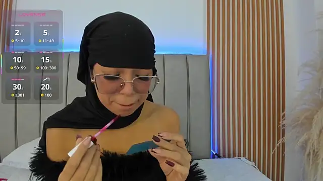 naishaa  online show from December 2025 06:38:01 PM