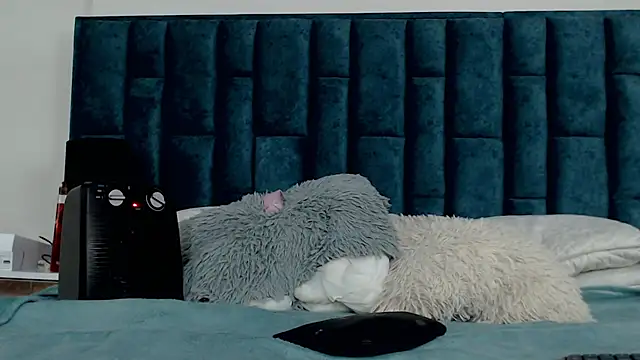 Emma Foxi online show from November 2025 08:30:01 PM