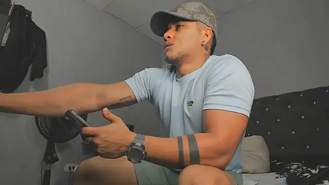 evan hardy online show from October 2025 02:56:01 AM