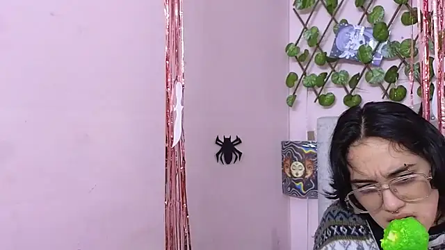 katalinathxandbritney1 online show from October 2025 11:13:01 PM