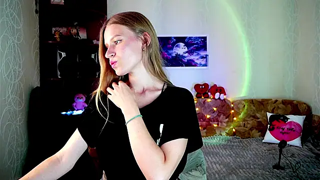 Snapshot of Luntryy chatting on September 2025 09:09:01 AM Luntryy online show from September 2025 09:09:01 AM