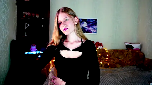 Snapshot of Luntryy chatting on October 2025 10:23:02 AM Luntryy online show from October 2025 10:23:02 AM