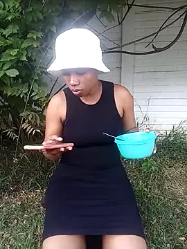 Snapshot of HoneyDripz_94 chatting on October 2025 02:58:02 PM HoneyDripz 94 online show from October 2025 02:58:02 PM