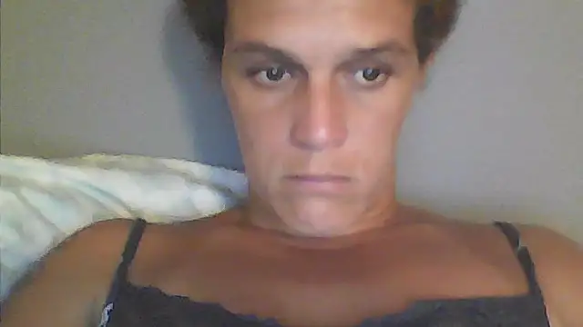 Snapshot of sarahkat86 chatting on February 2026 12:28:02 AM sarahkat86 online show from February 2026 12:28:02 AM