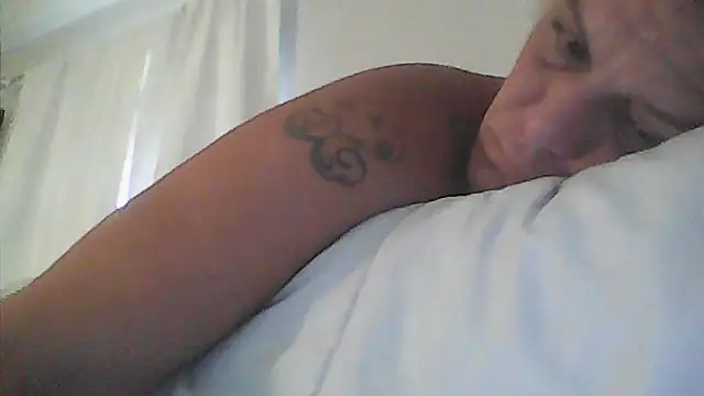 Snapshot of sarahkat86 chatting on April 2026 11:37:02 AM sarahkat86 online show from April 2026 11:37:02 AM