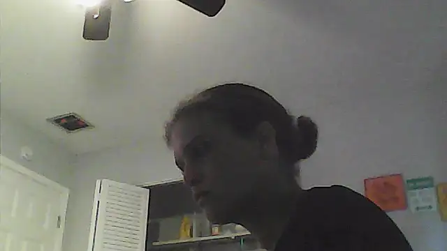Snapshot of sarahkat86 chatting on May 2026 09:32:01 PM sarahkat86 online show from May 2026 09:32:01 PM