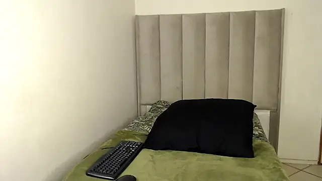 Trans fairy online show from December 2025 02:10:02 AM