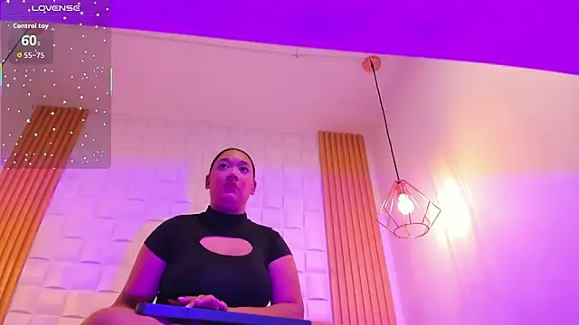 Snapshot of AriaBelle chatting on February 2026 11:07:01 AM AriaBelle online show from February 2026 11:07:01 AM