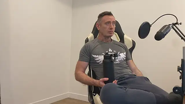 Snapshot of TheDonnyBasilisk chatting on December 2025 09:52:01 PM TheDonnyBasilisk online show from December 2025 09:52:01 PM