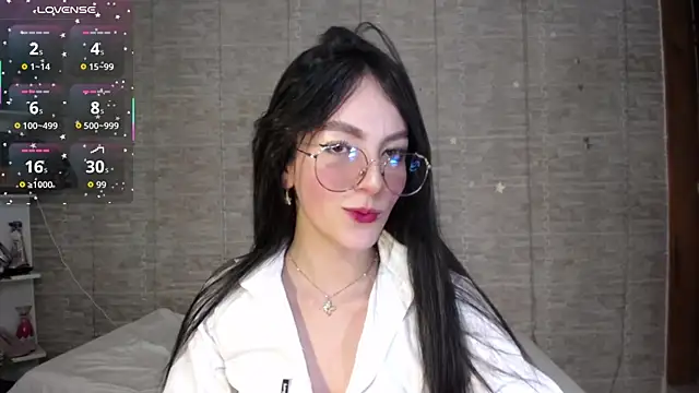 sarah saenz  online show from September 2025 04:23:01 AM