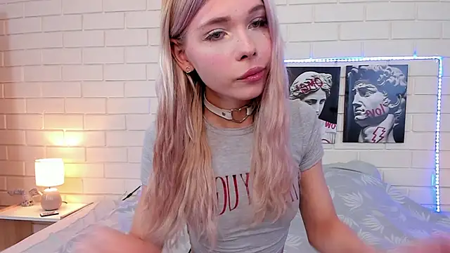 Blondy Fina online show from September 2025 04:55:02 AM