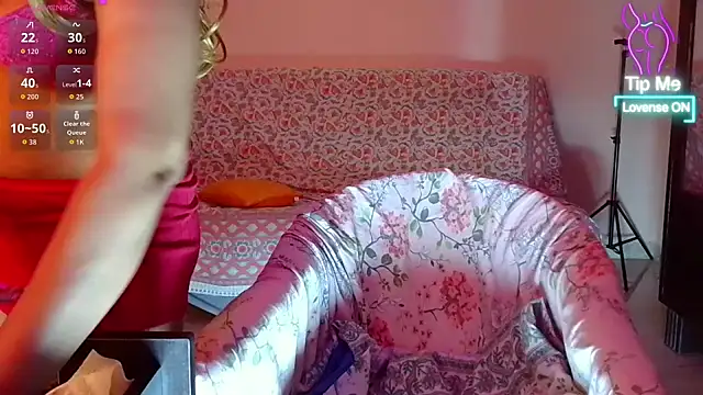 Snapshot of cococouple7 chatting on December 2025 07:04:02 AM cococouple7 online show from December 2025 07:04:02 AM